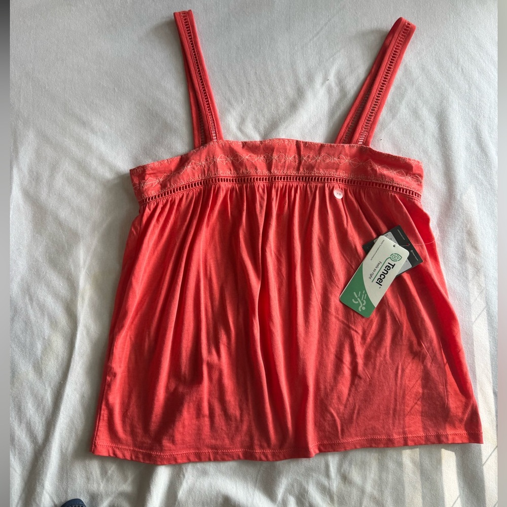 *NEVER WORN soft Eddie Bauer Coral Tank Size XS